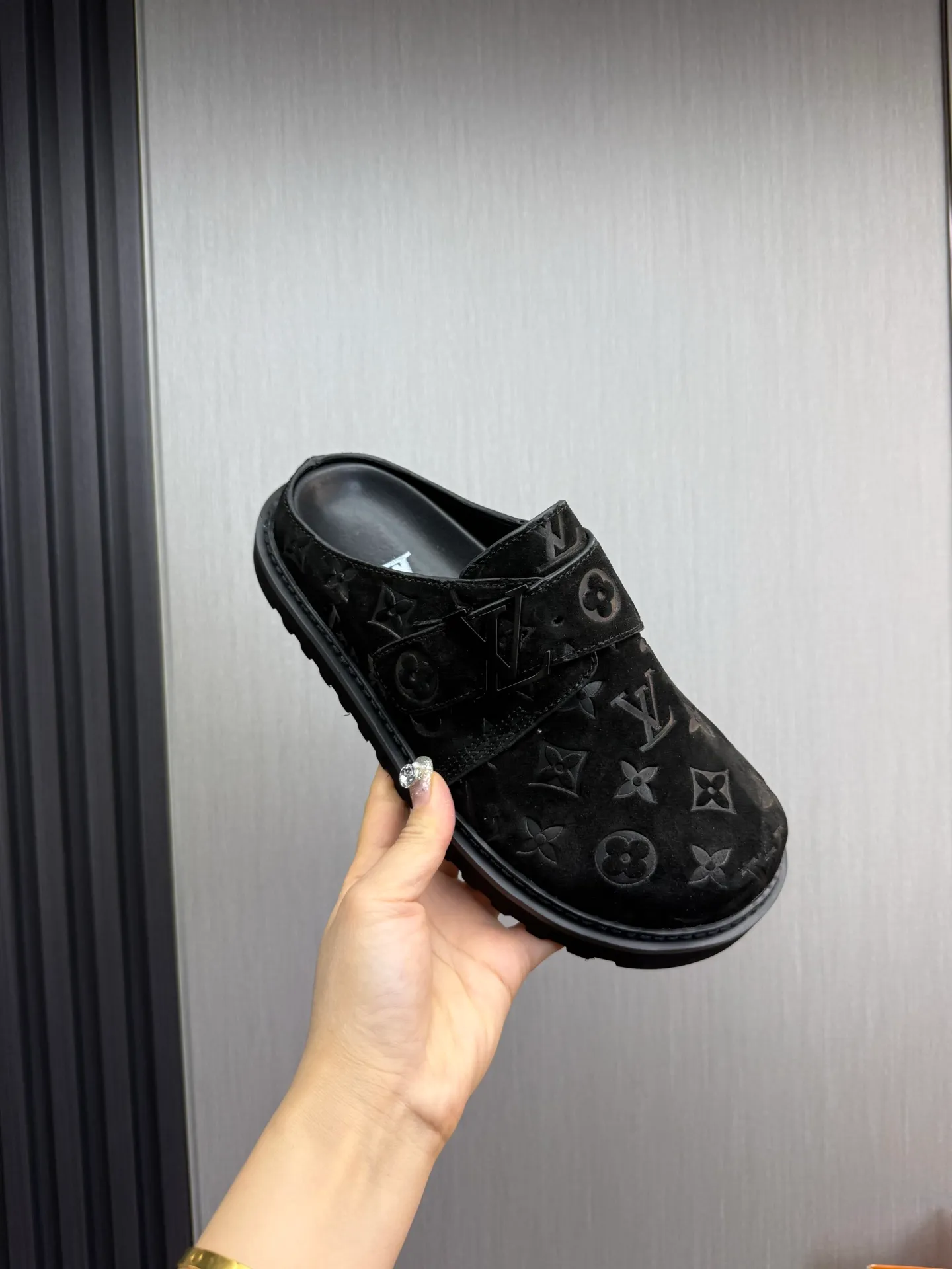 Men's men's shoes 460💰 Lv. Popular couple slippers hot sale🩷💚 🩴Official website one to one production 35-45 sizes 45 46 🉑️Customized!